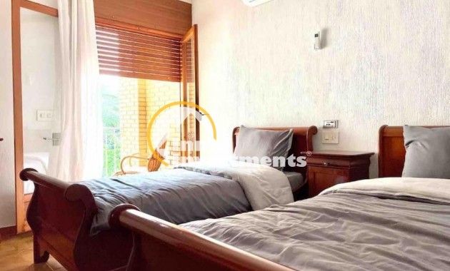 Reventa - Chalet independiente - Orihuela Costa - Campoamor