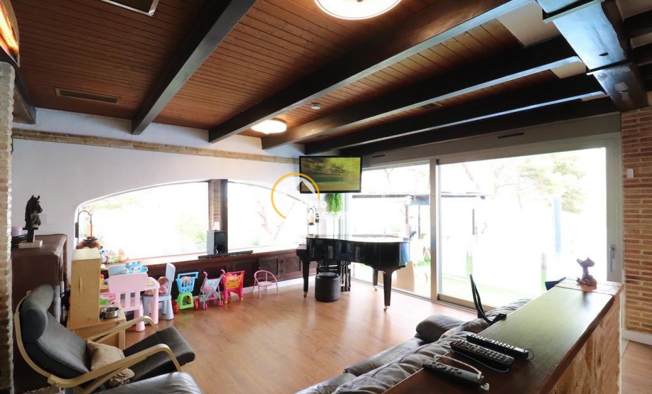 Reventa - Chalet independiente - Campoamor - Lomas de Don Juan