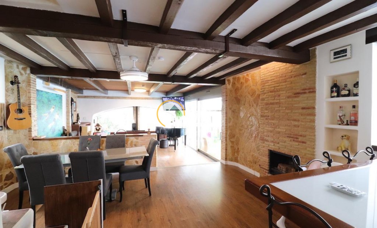 Reventa - Chalet independiente - Campoamor - Lomas de Don Juan