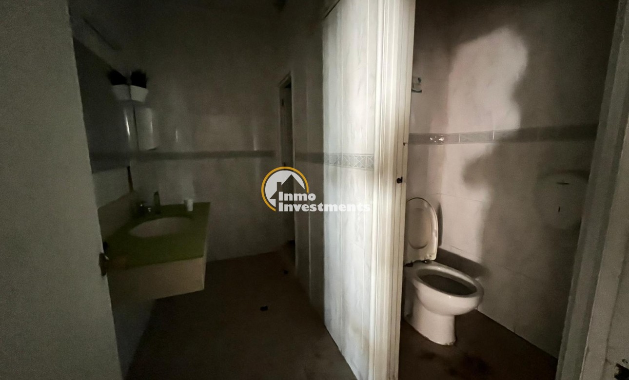 Reventa - Local comercial - Torrevieja - Cabo Cervera