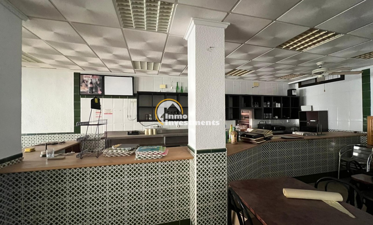 Reventa - Local comercial - Torrevieja - Cabo Cervera