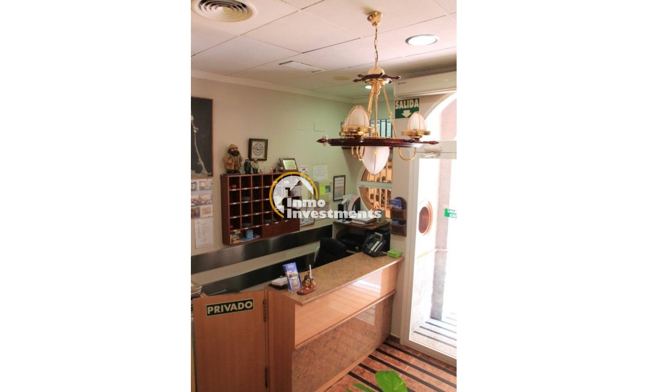 Reventa - Local comercial - Santiago de la Ribera - Centro