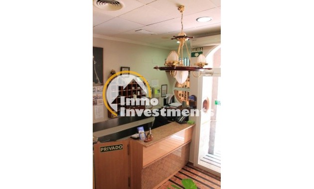 Reventa - Local comercial - Santiago de la Ribera - Centro