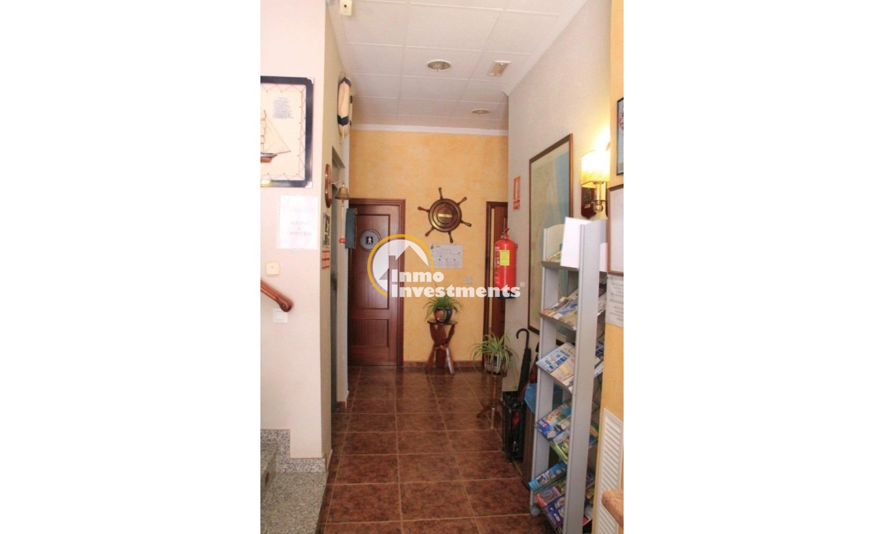 Reventa - Local comercial - Santiago de la Ribera - Centro