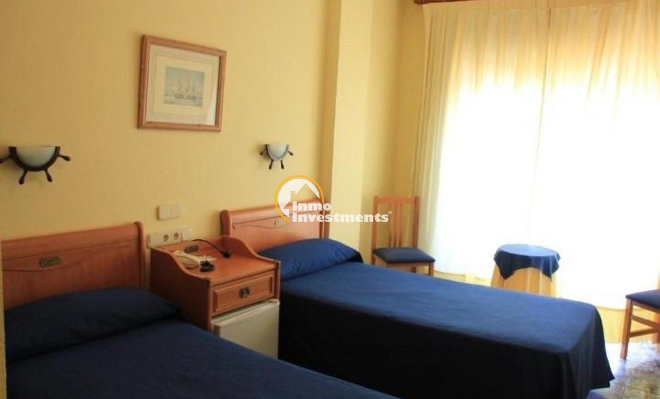 Reventa - Local comercial - Santiago de la Ribera - Centro