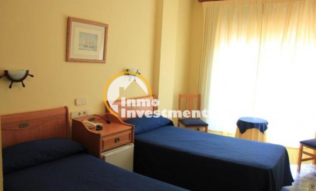 Reventa - Local comercial - Santiago de la Ribera - Centro