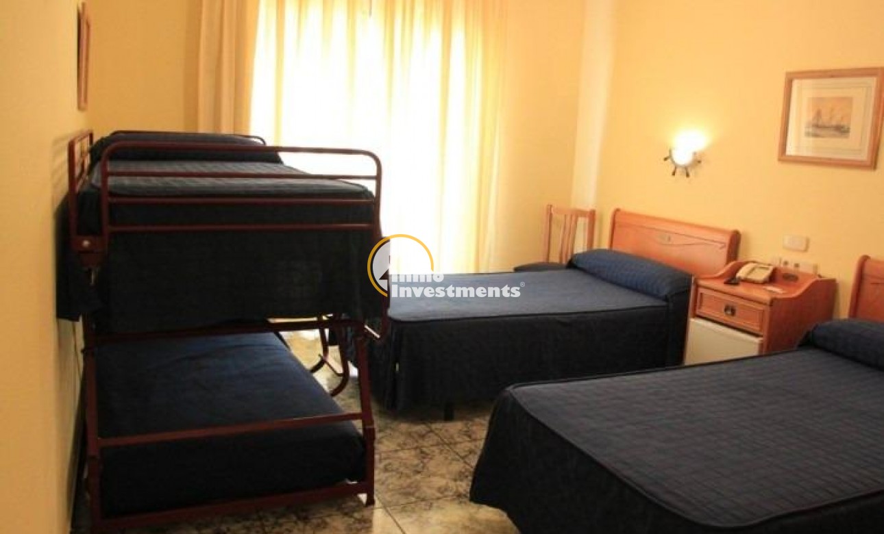 Reventa - Local comercial - Santiago de la Ribera - Centro