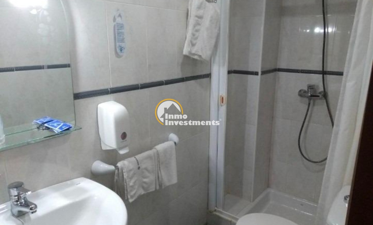 Reventa - Local comercial - Santiago de la Ribera - Centro