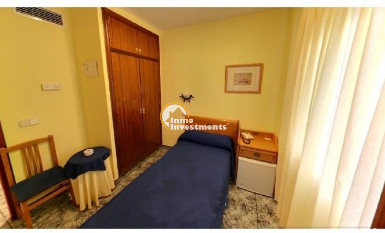 Reventa - Local comercial - Santiago de la Ribera - Centro