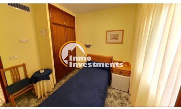 Reventa - Local comercial - Santiago de la Ribera - Centro