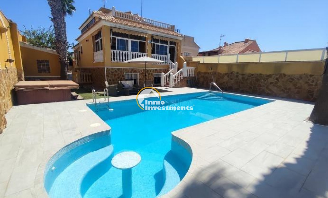 Reventa - Chalet independiente - Torrevieja - Aguas Nuevas