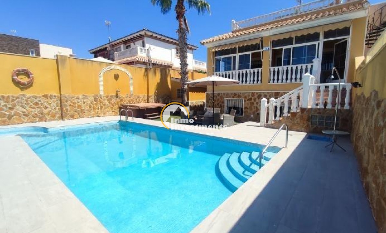 Reventa - Chalet independiente - Torrevieja - Aguas Nuevas