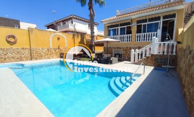 Reventa - Chalet independiente - Torrevieja - Aguas Nuevas