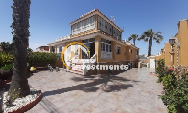 Reventa - Chalet independiente - Torrevieja - Aguas Nuevas