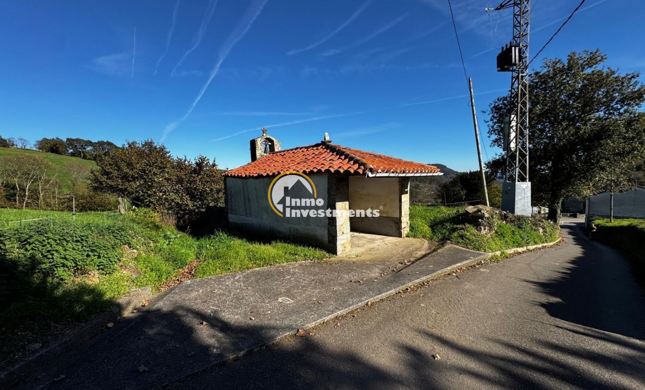 Reventa - Parcela - Salas - Interior