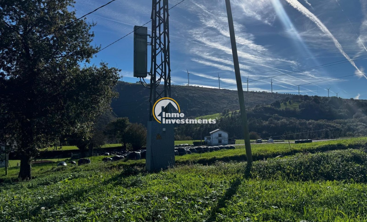 Reventa - Parcela - Salas - Interior