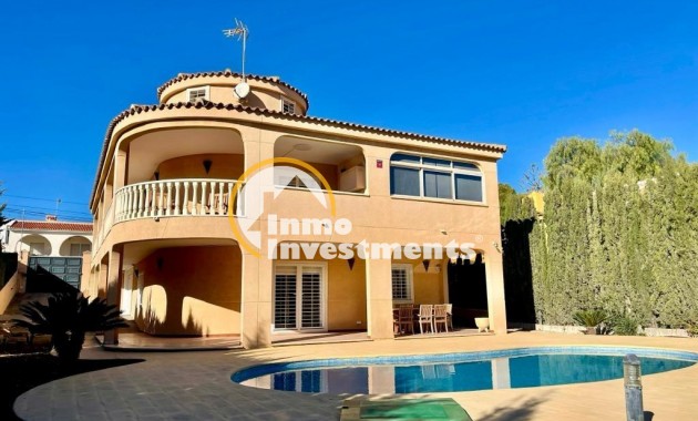 Resale - Villa - Torrevieja - Los Balcones - Los Altos del Edén
