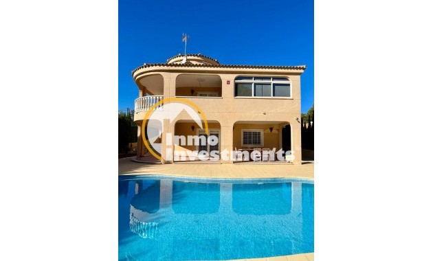 Resale - Villa - Torrevieja - Los Balcones - Los Altos del Edén