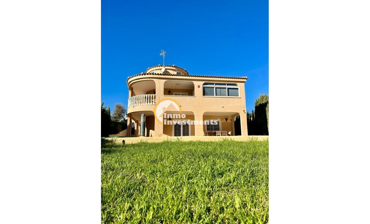 Resale - Villa - Torrevieja - Los Balcones - Los Altos del Edén