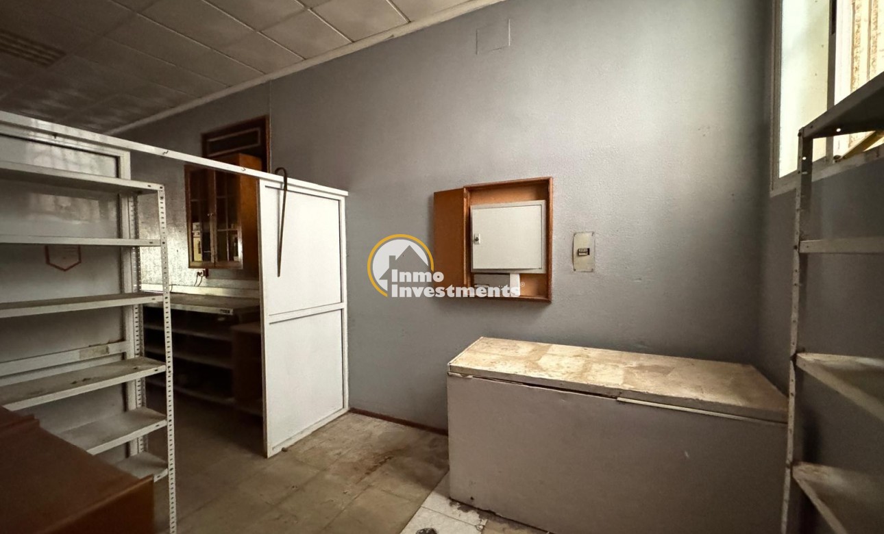 Bestaande bouw - Commercieel - Torrevieja - Playa del Cura