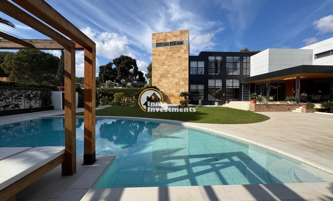 Bestaande bouw - Villa - Orihuela Costa - Altos de Campoamor