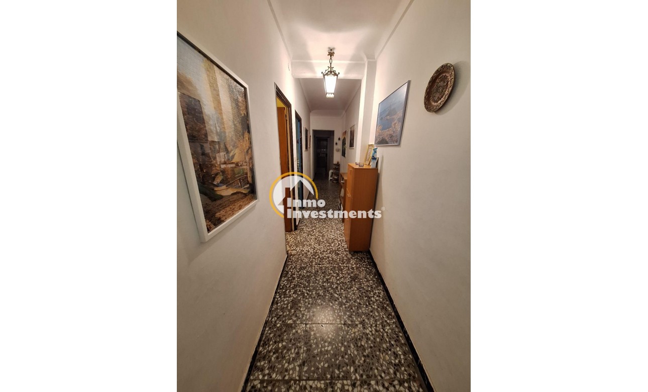 Resale - Commercial - Torrevieja