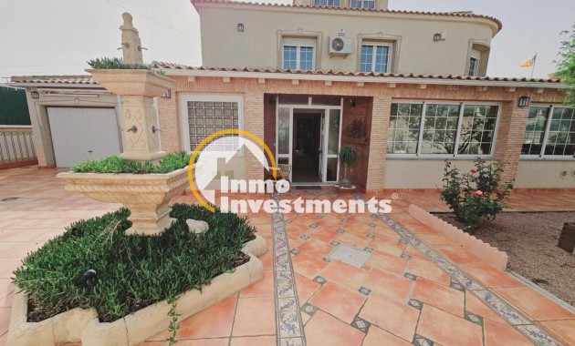 Resale - Villa - Torrevieja - La Siesta - El Salado - Torreta