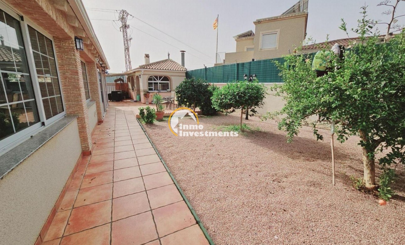 Resale - Villa - Torrevieja - La Siesta - El Salado - Torreta