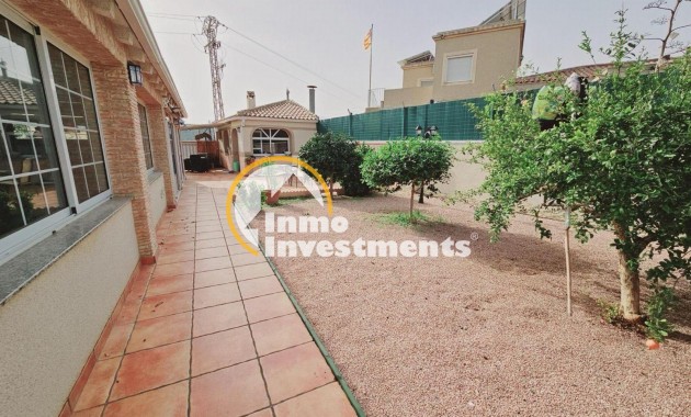 Resale - Villa - Torrevieja - La Siesta - El Salado - Torreta