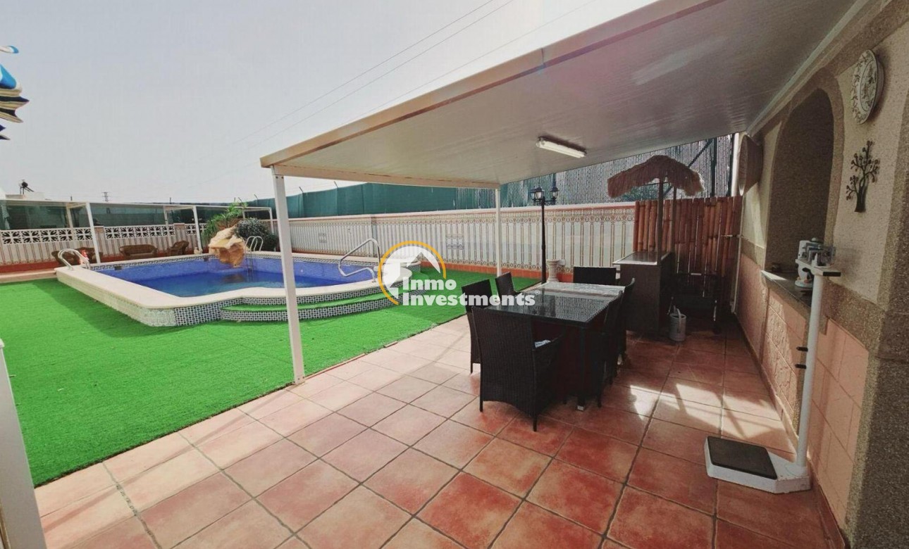 Resale - Villa - Torrevieja - La Siesta - El Salado - Torreta