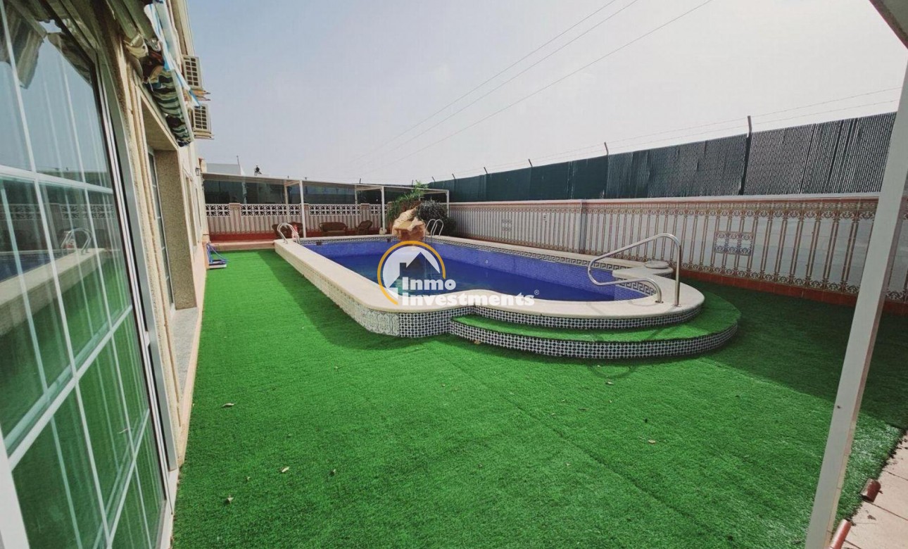 Resale - Villa - Torrevieja - La Siesta - El Salado - Torreta