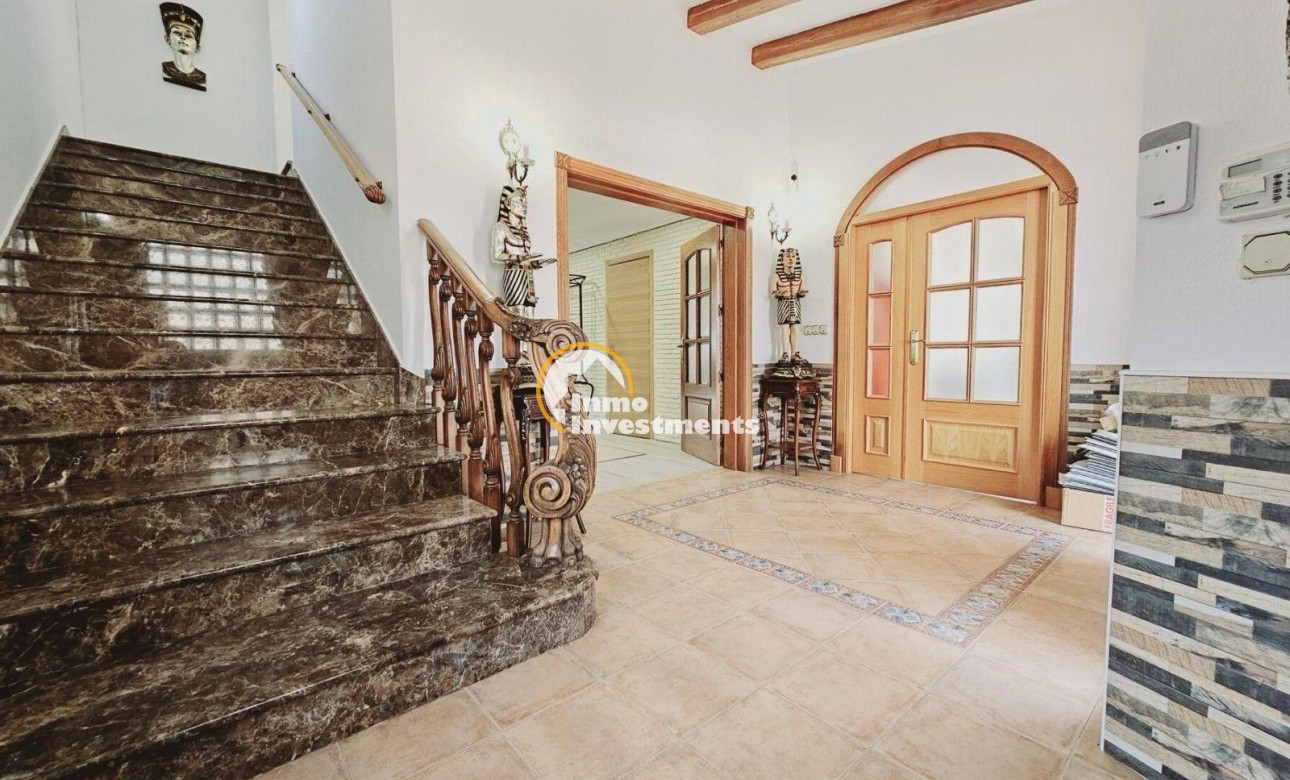 Resale - Villa - Torrevieja - La Siesta - El Salado - Torreta