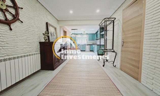 Resale - Villa - Torrevieja - La Siesta - El Salado - Torreta