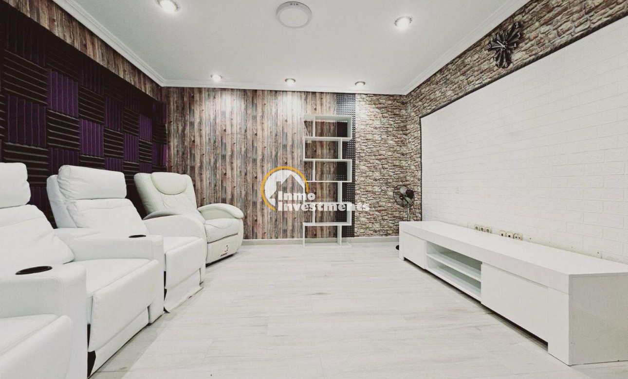 Resale - Villa - Torrevieja - La Siesta - El Salado - Torreta