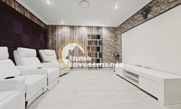 Resale - Villa - Torrevieja - La Siesta - El Salado - Torreta