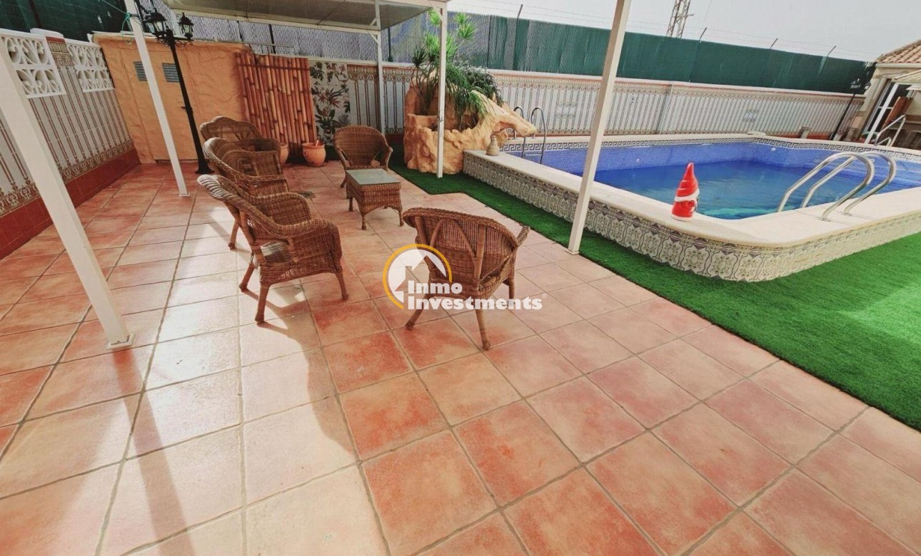 Resale - Villa - Torrevieja - La Siesta - El Salado - Torreta