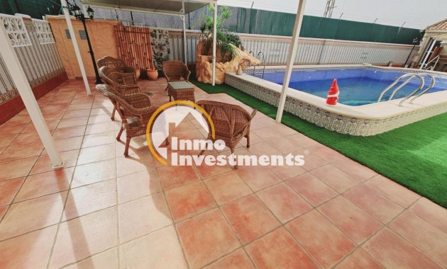 Resale - Villa - Torrevieja - La Siesta - El Salado - Torreta