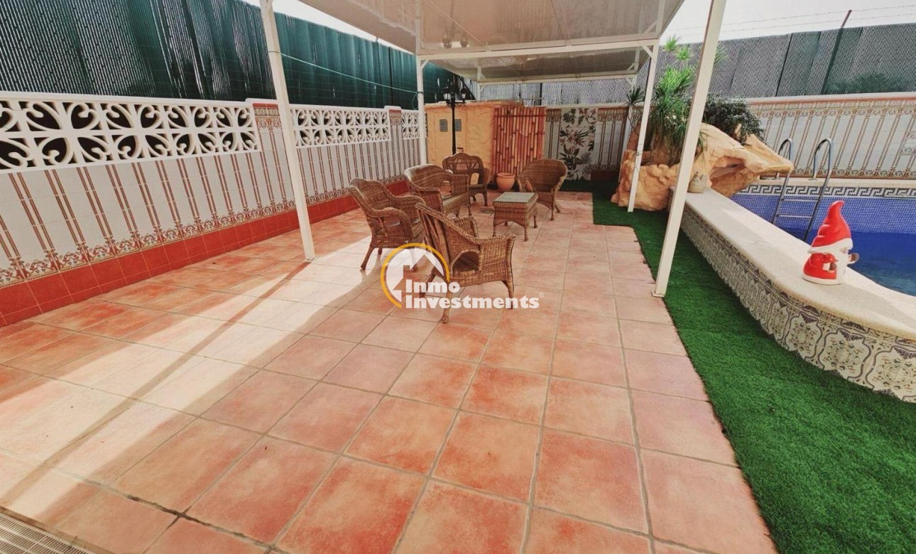 Resale - Villa - Torrevieja - La Siesta - El Salado - Torreta