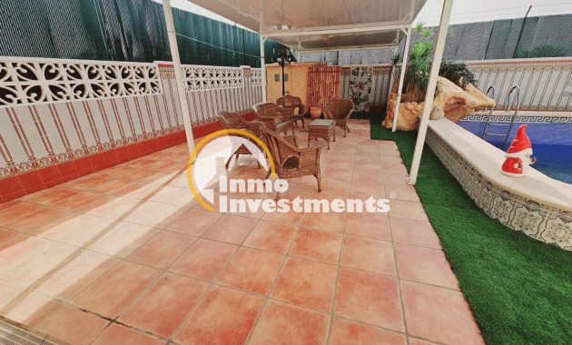 Resale - Villa - Torrevieja - La Siesta - El Salado - Torreta