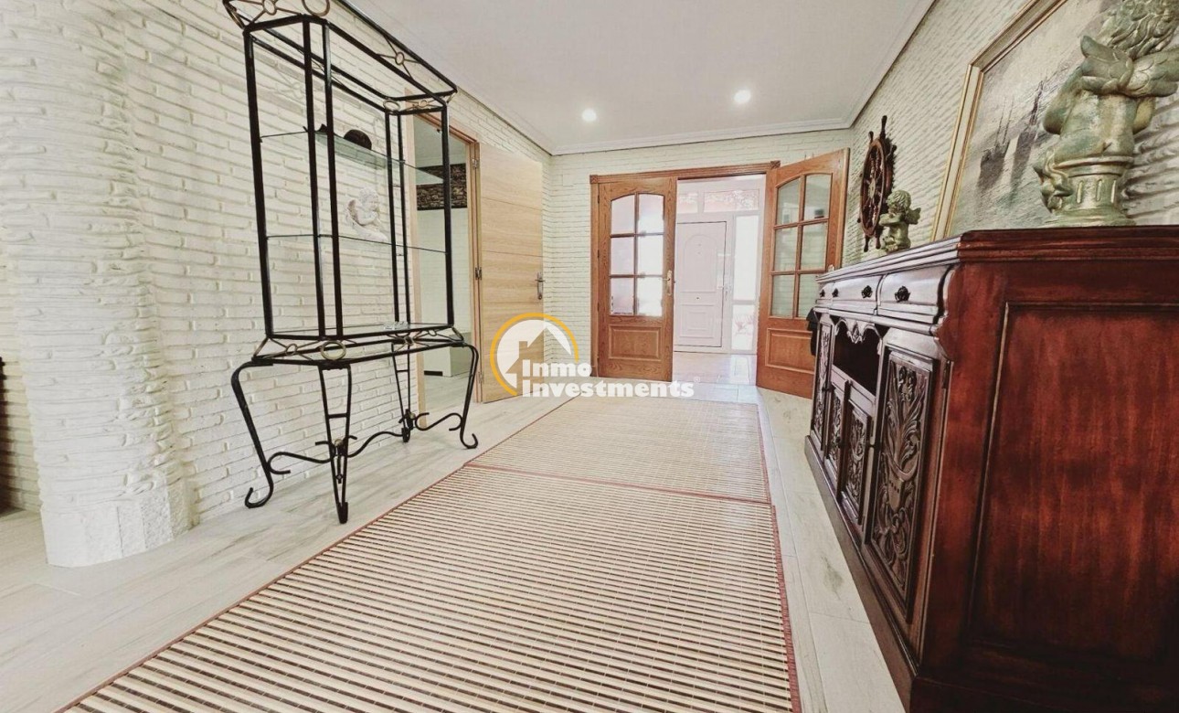 Resale - Villa - Torrevieja - La Siesta - El Salado - Torreta