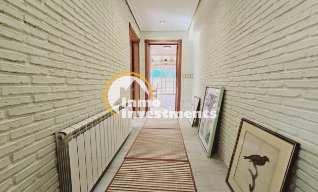 Resale - Villa - Torrevieja - La Siesta - El Salado - Torreta