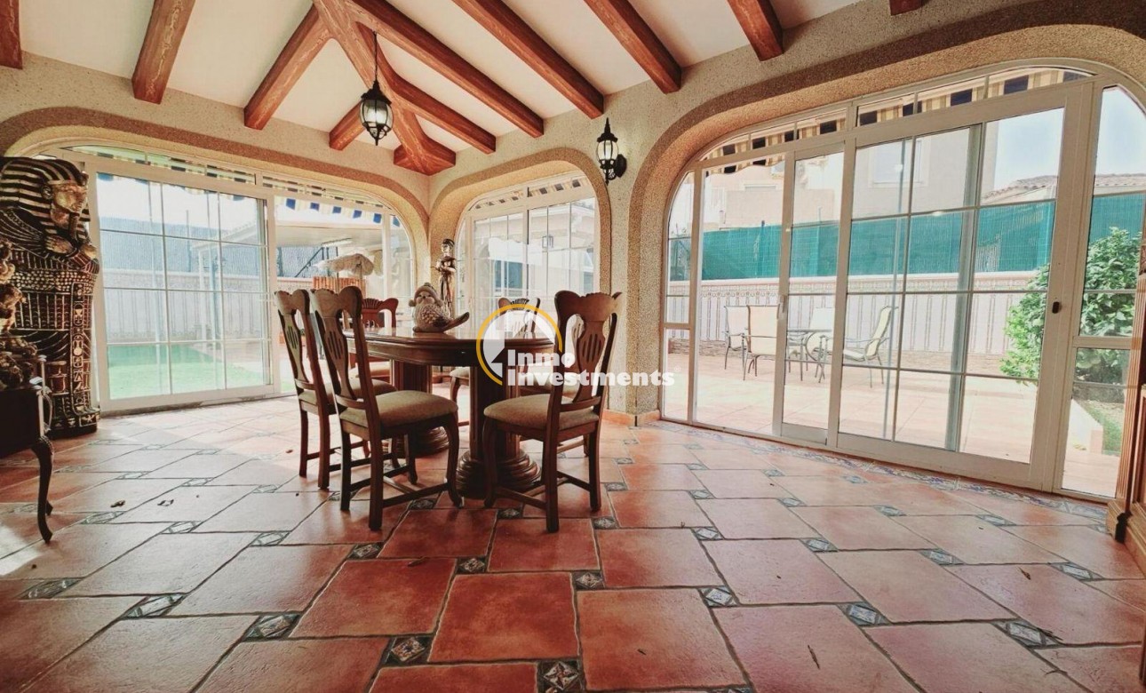 Resale - Villa - Torrevieja - La Siesta - El Salado - Torreta