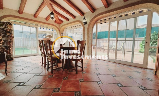 Resale - Villa - Torrevieja - La Siesta - El Salado - Torreta