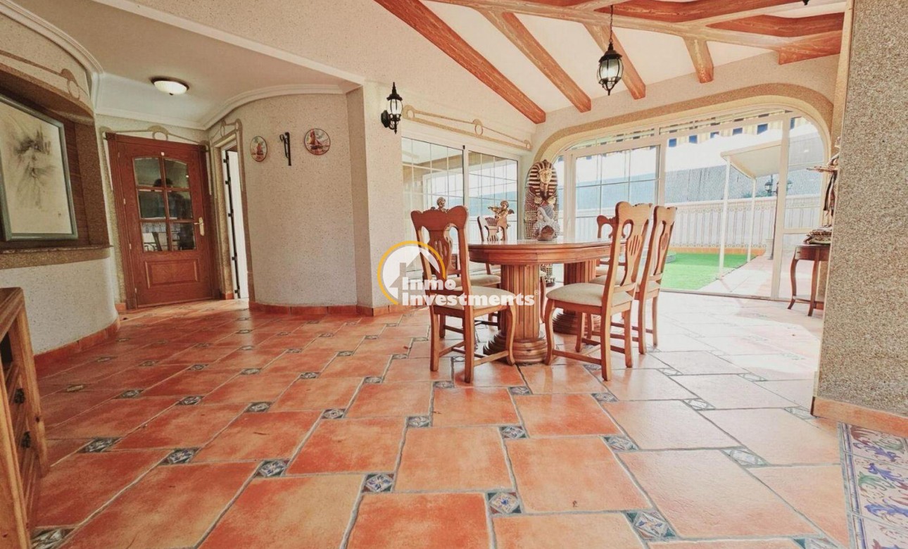 Resale - Villa - Torrevieja - La Siesta - El Salado - Torreta