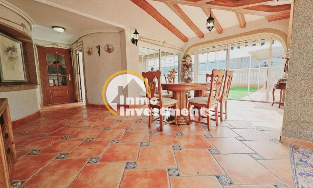 Resale - Villa - Torrevieja - La Siesta - El Salado - Torreta