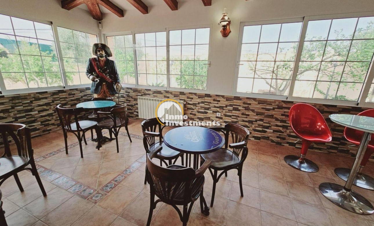 Resale - Villa - Torrevieja - La Siesta - El Salado - Torreta