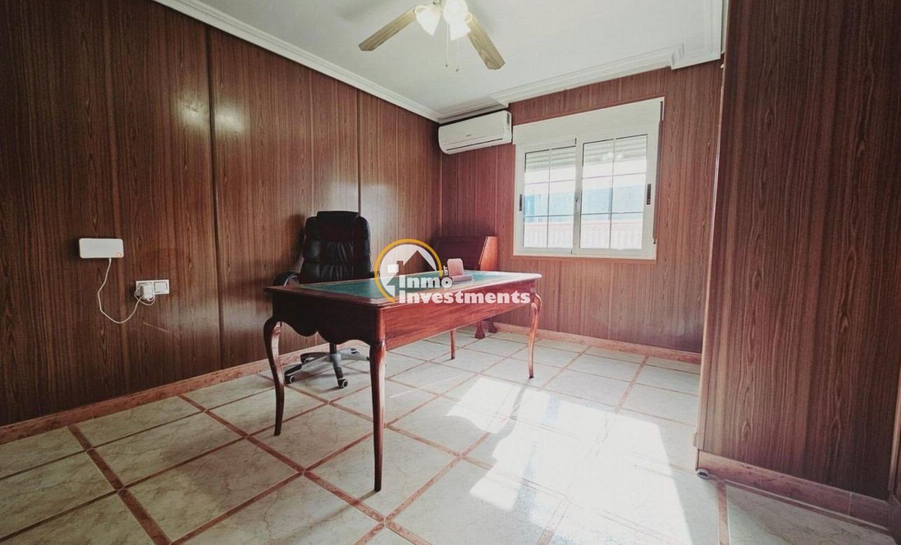 Resale - Villa - Torrevieja - La Siesta - El Salado - Torreta