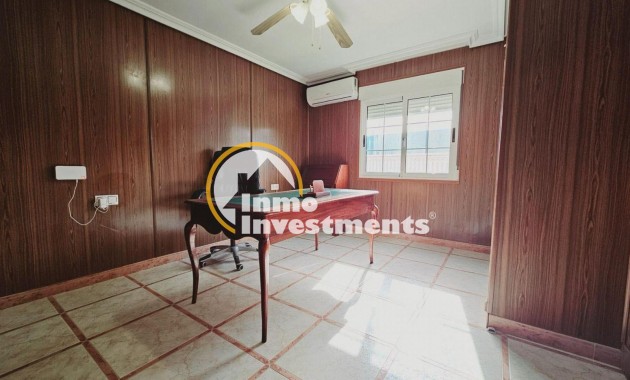 Resale - Villa - Torrevieja - La Siesta - El Salado - Torreta