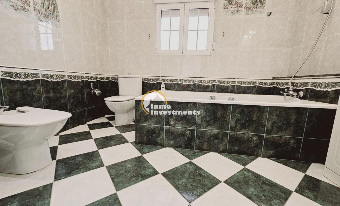 Resale - Villa - Torrevieja - La Siesta - El Salado - Torreta