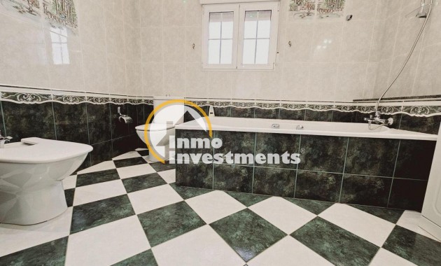 Resale - Villa - Torrevieja - La Siesta - El Salado - Torreta